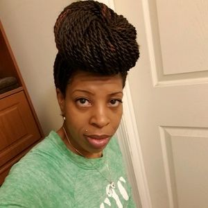 Meet your Posher, Damika